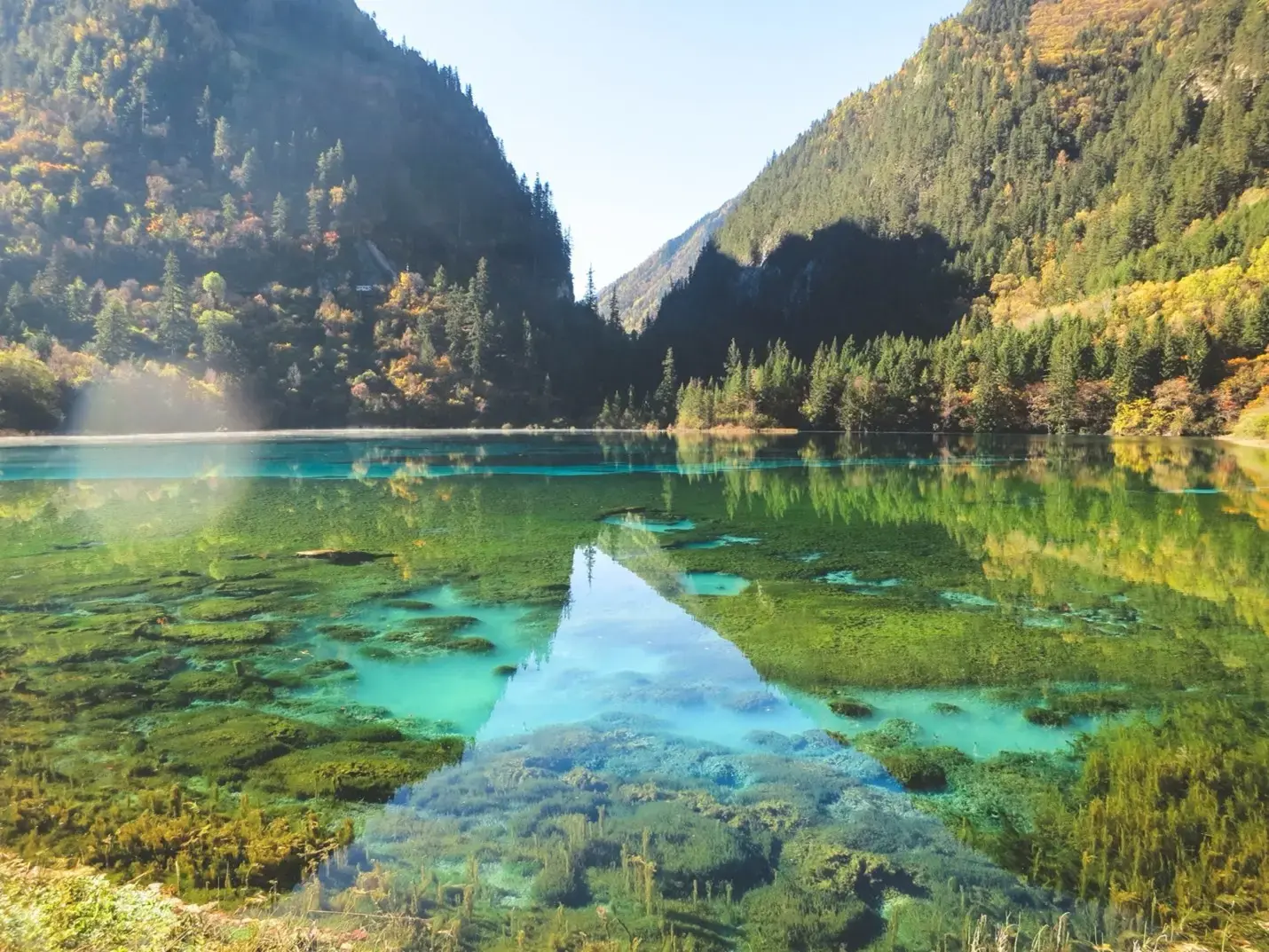 Turquoise lake in Jiuzhaigou National Park